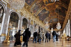 Groupes de visiteurs conduits dans le Château © EPV/ Christian Milet